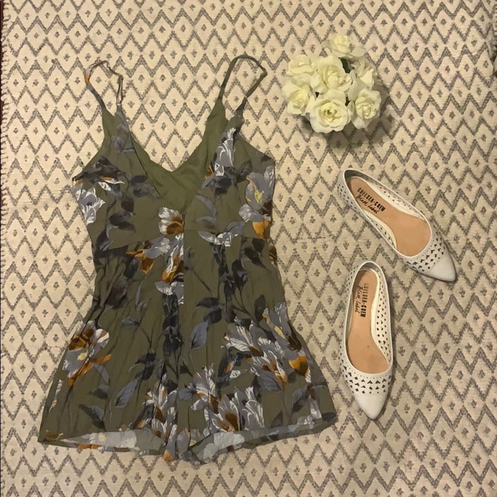Romper - Picture 2 of 5